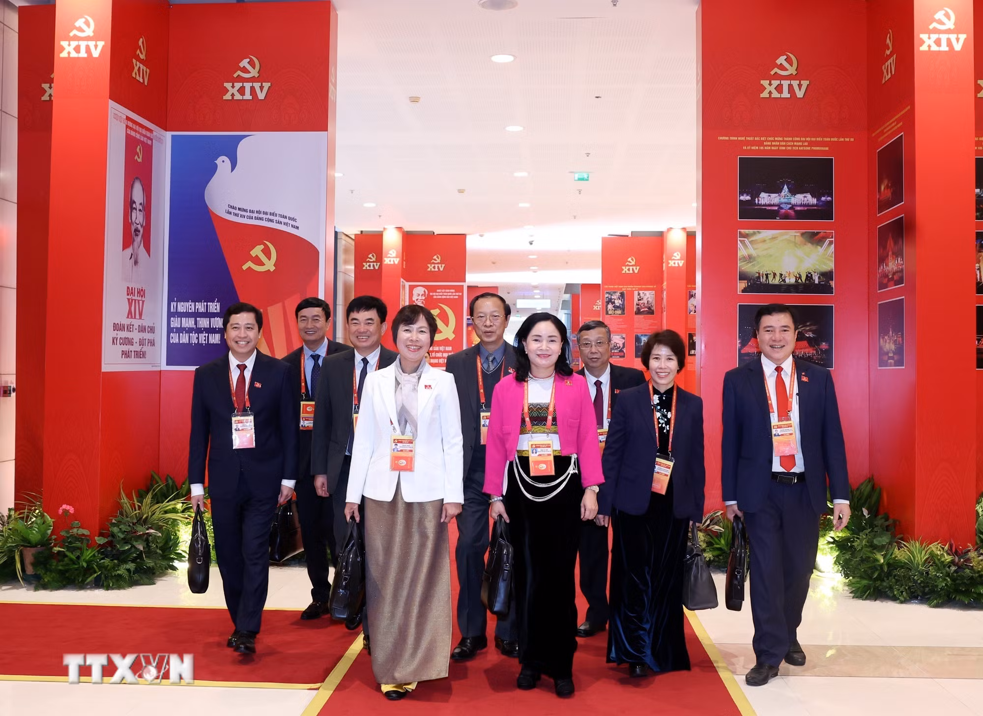 ttxvn-2101-thao-luan-hoi-truong-van-kien-dai-hoi-dang-18.jpg