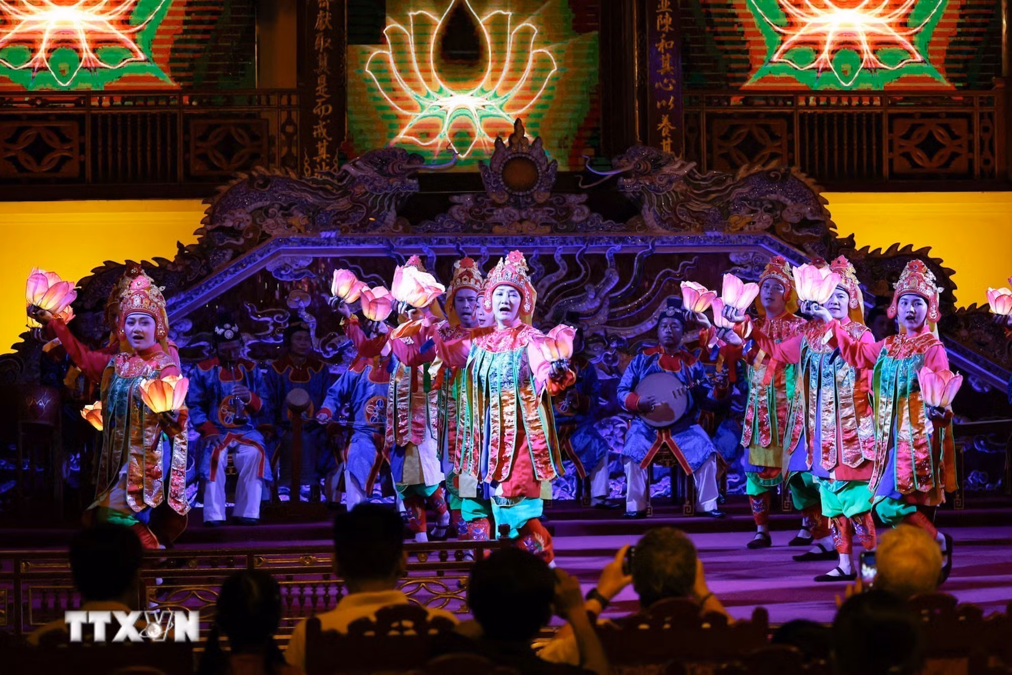 ttxvn-3003-nha-nhac-cung-dinh-hue-2.jpg