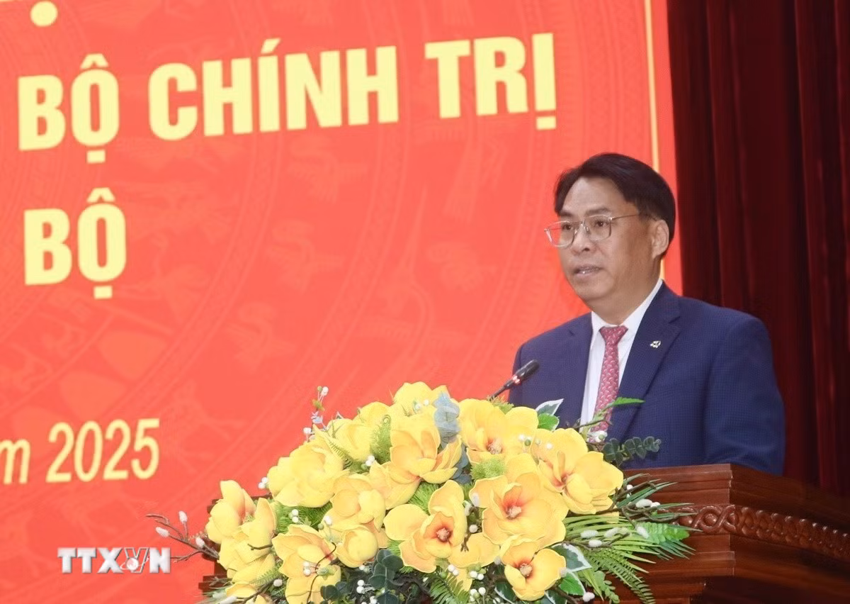 ttxvn-0312-bi-thu-tinh-uy-cao-bang-2.jpg