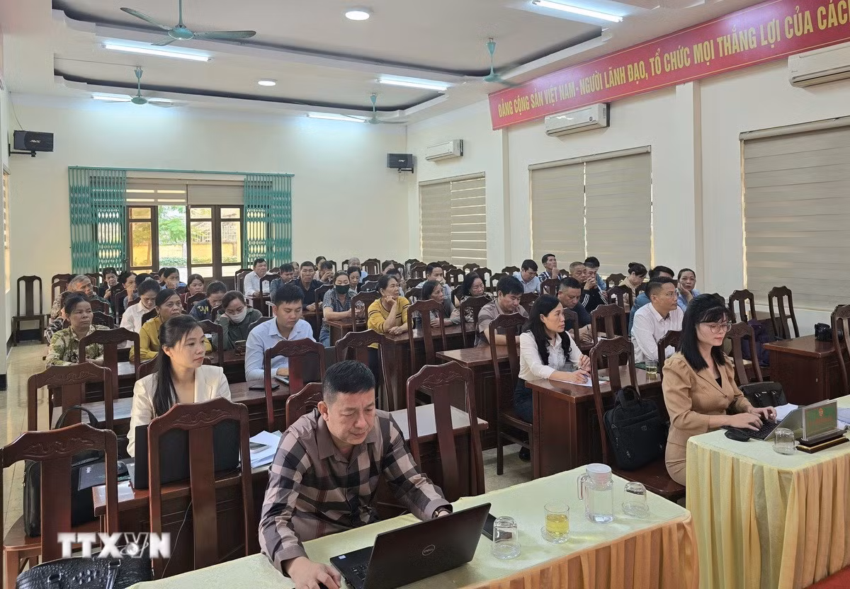ttxvn-3110-dang-vien-gop-y-2.jpg
