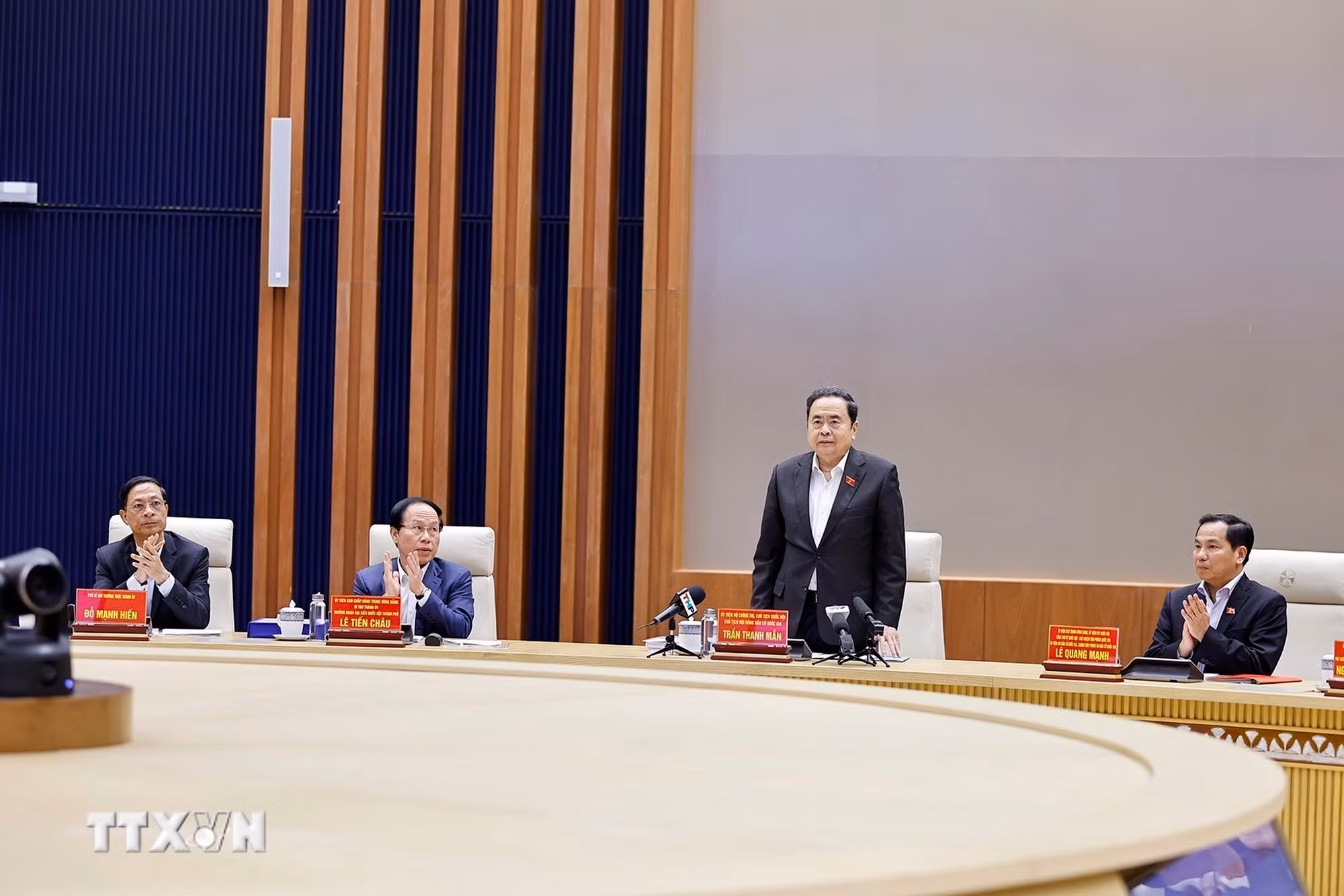 ttxvn-2602-chu-tich-quoc-hoi-uy-ban-bau-cu-hai-phong-1.jpg
