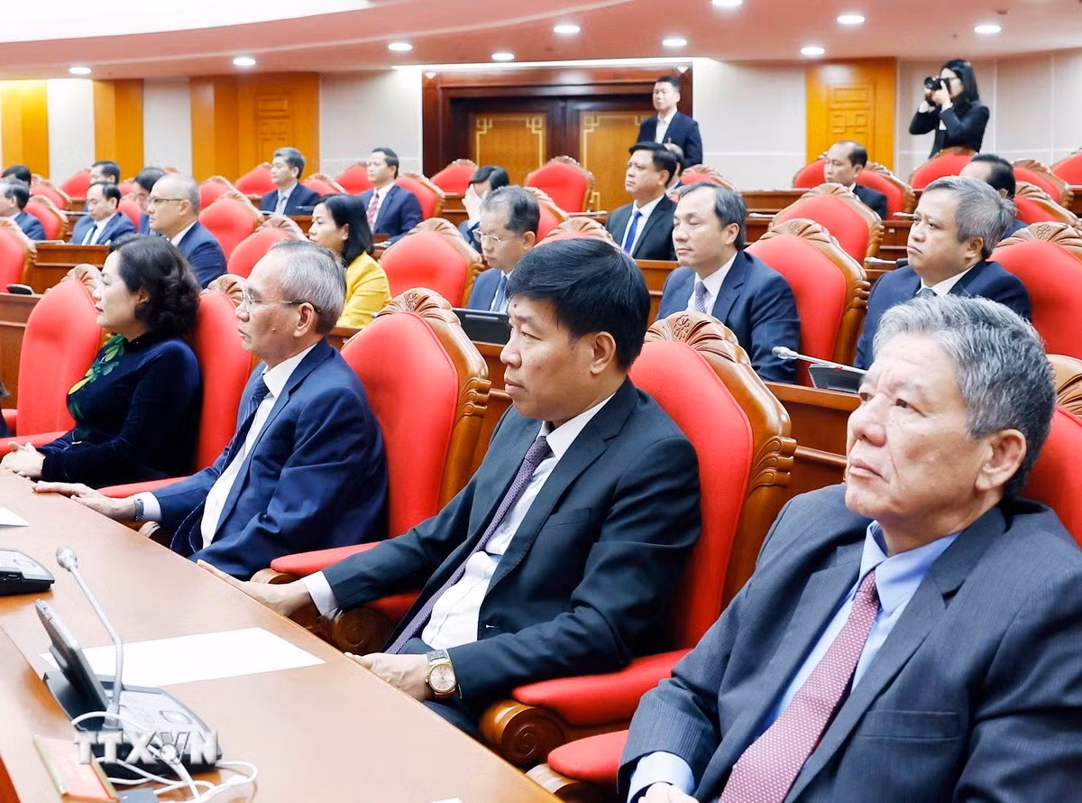 ttxvn-0611-be-mac-hoi-nghi-trung-uong-7.jpg