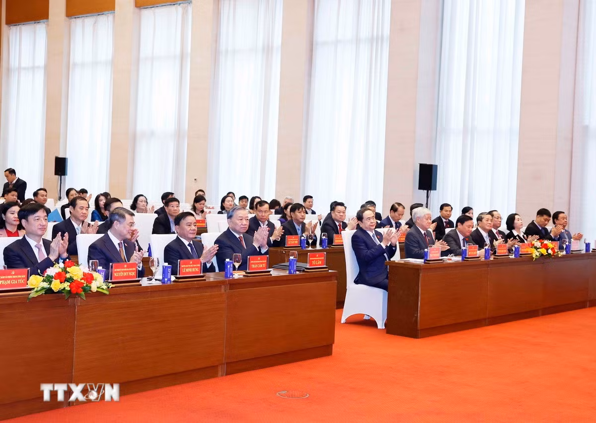 ttxvn-0411-tong-bi-thu-trao-quyet-dinh-do-van-chien-2.jpg