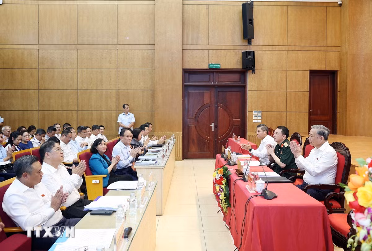 ttxvn-2309-tong-bi-thu-tiep-xuc-cu-tri-ha-noi-5.jpg