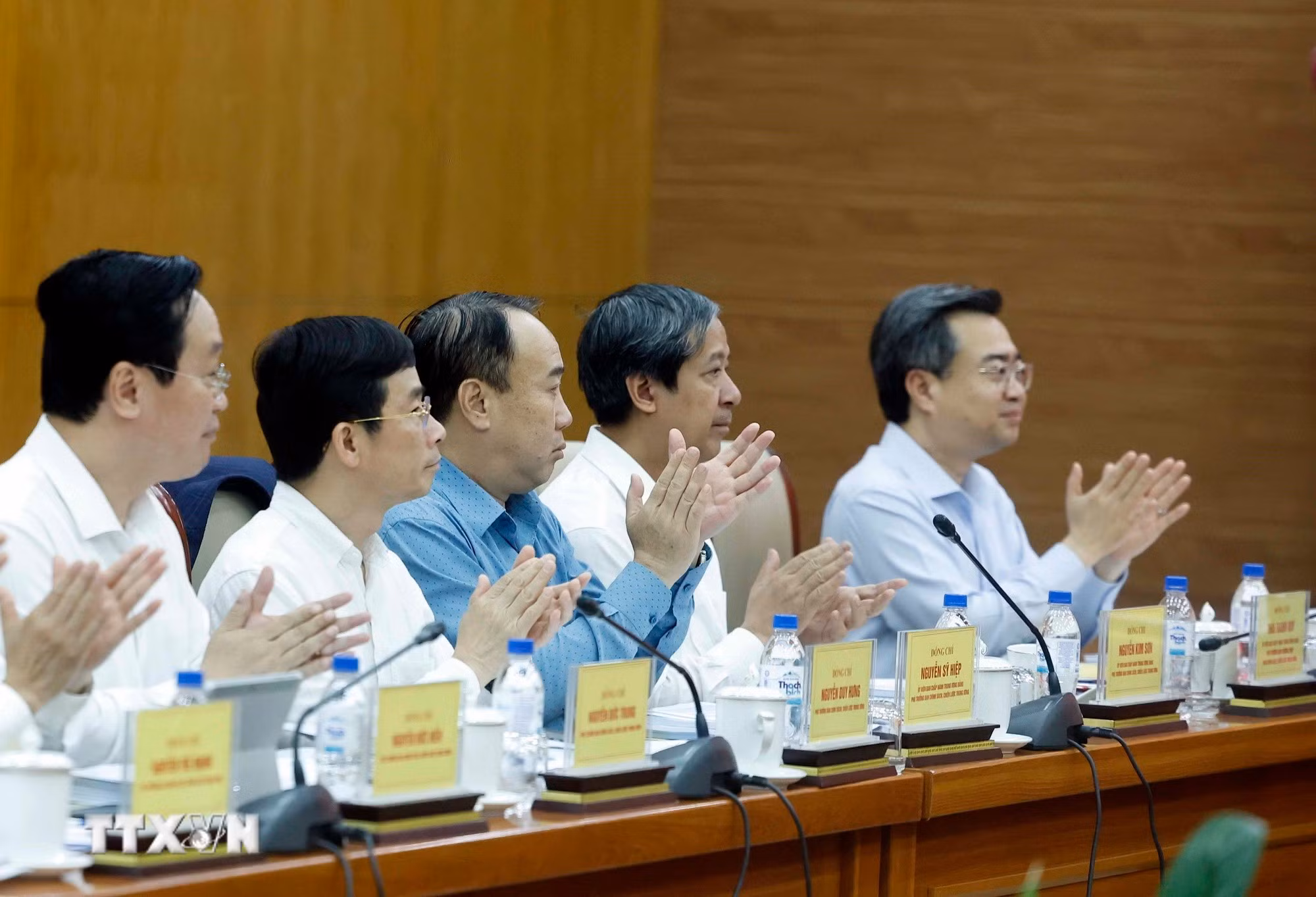 ttxvn-0203-tong-bi-thu-ban-chinh-sach-chien-luoc-trung-uong-6.jpg