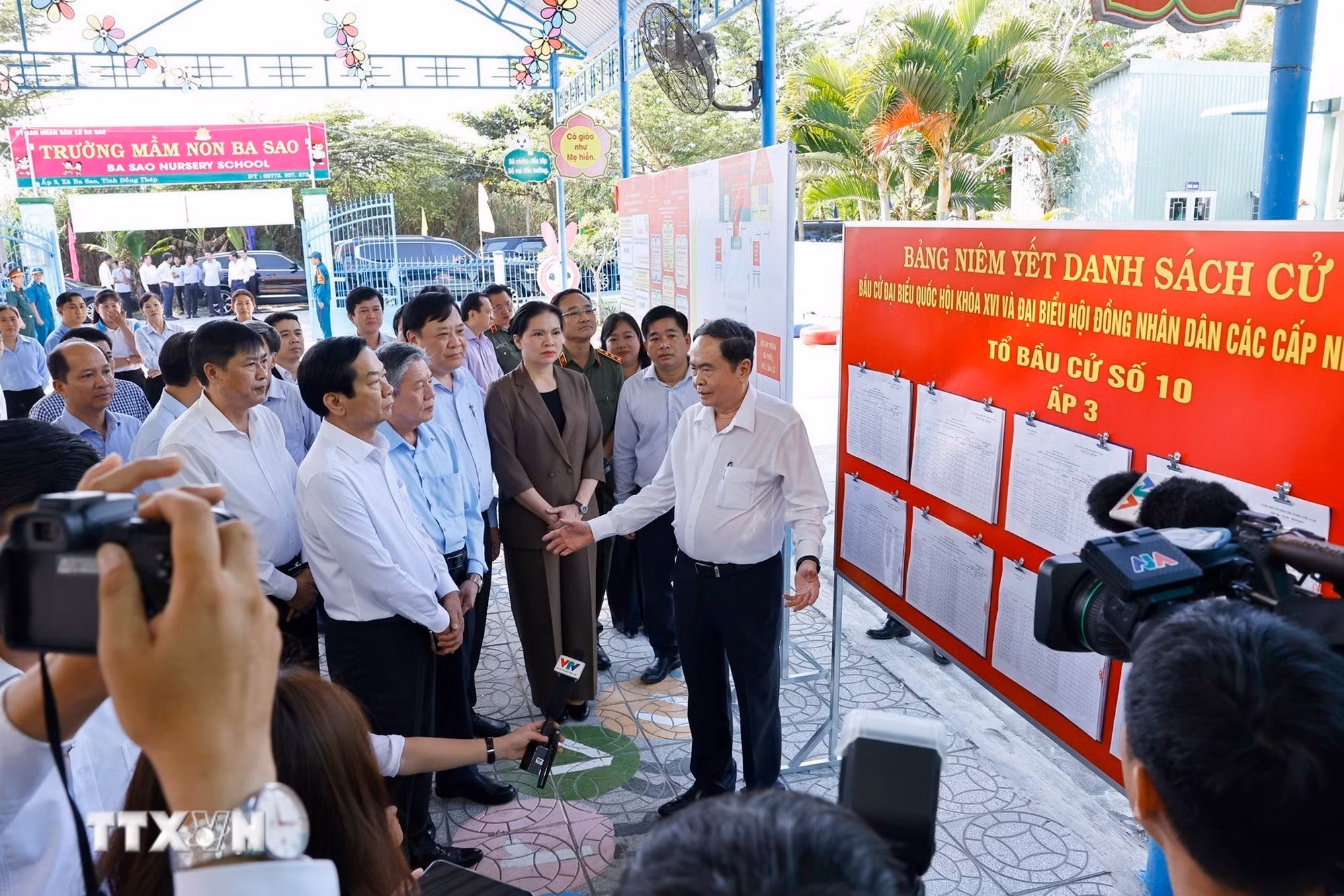 ttxvn-3101-chu-tich-quoc-hoi-khao-sat-cong-tac-bau-cu-tinh-dong-thap-2.jpg