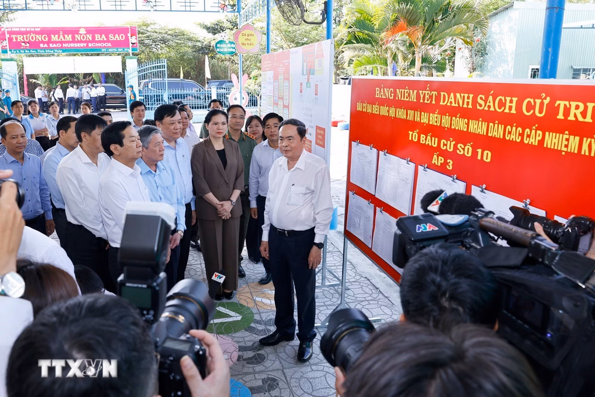 ttxvn-3101-chu-tich-quoc-hoi-khao-sat-cong-tac-bau-cu-tinh-dong-thap-5.jpg