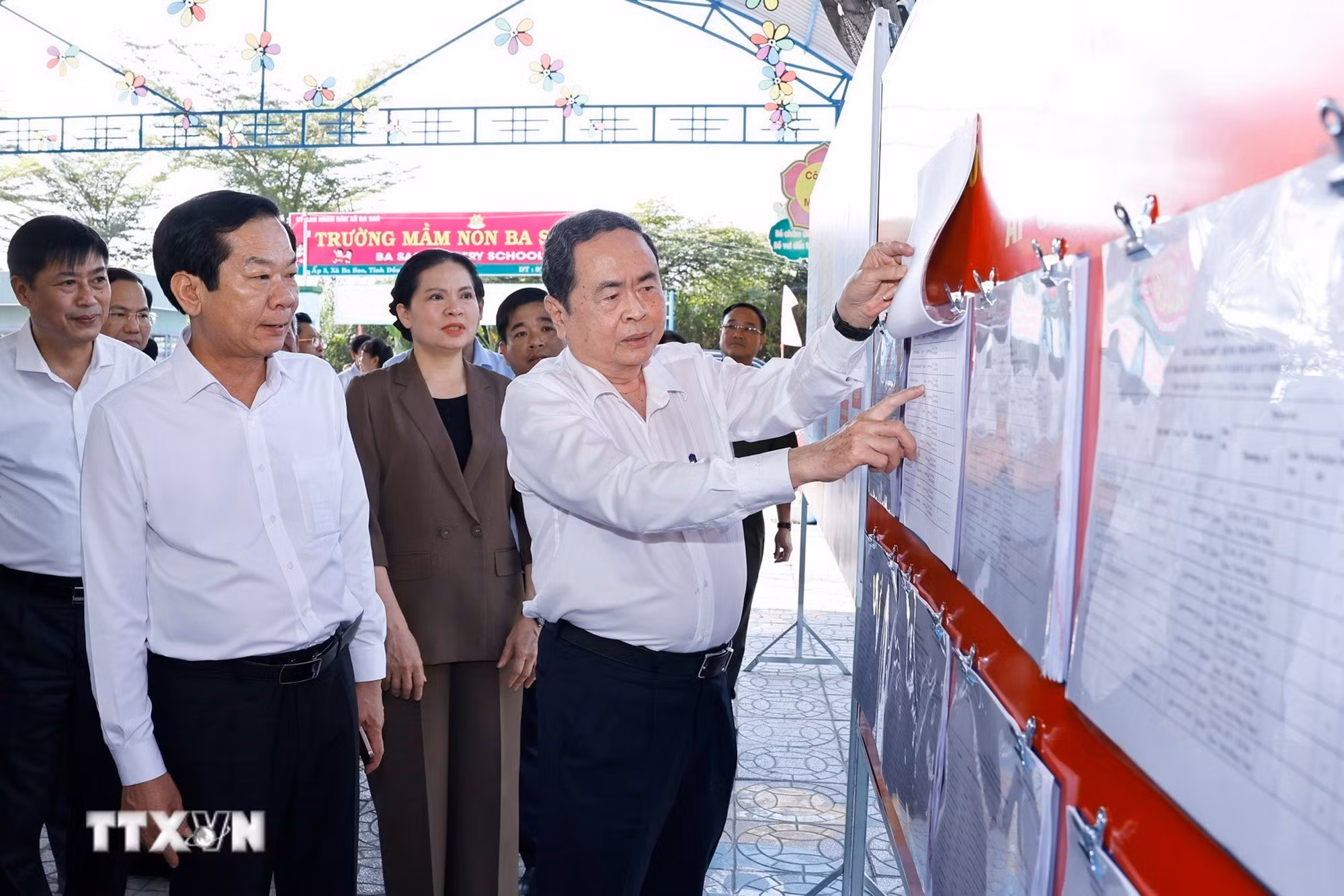 ttxvn-3101-chu-tich-quoc-hoi-khao-sat-cong-tac-bau-cu-tinh-dong-thap-1.jpg