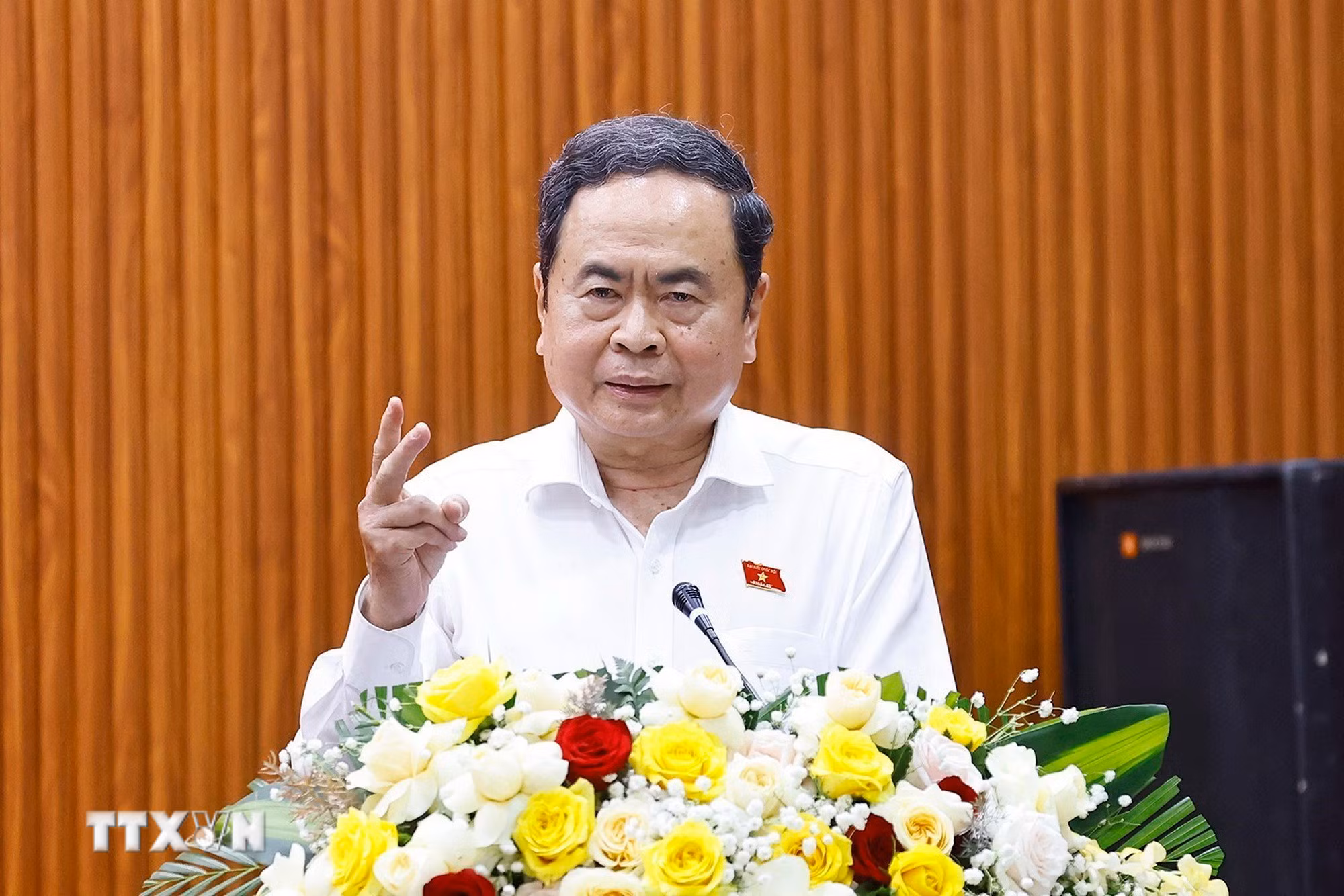 ttxvn-0403-chu-tich-quoc-hoi-tiep-xuc-cu-tri-thanh-pho-ho-chi-minh-2.jpg