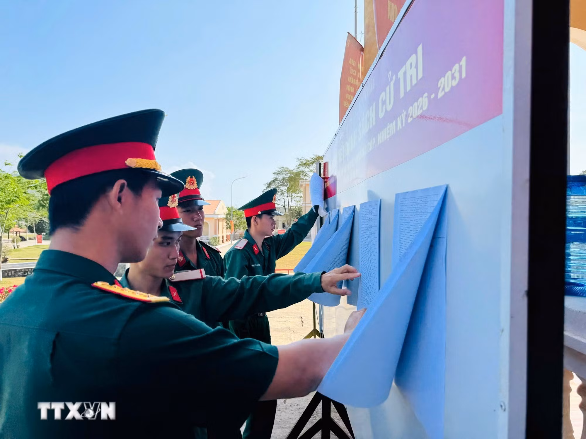 ttxvn-0803-cu-tri-dac-khu-tho-chau-bau-cu-som-4.jpg