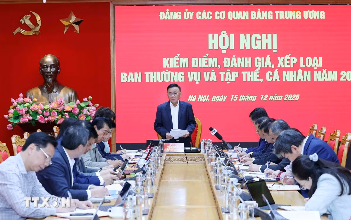 ttxvn-1512-thuong-truc-ban-bi-thu-1.jpg