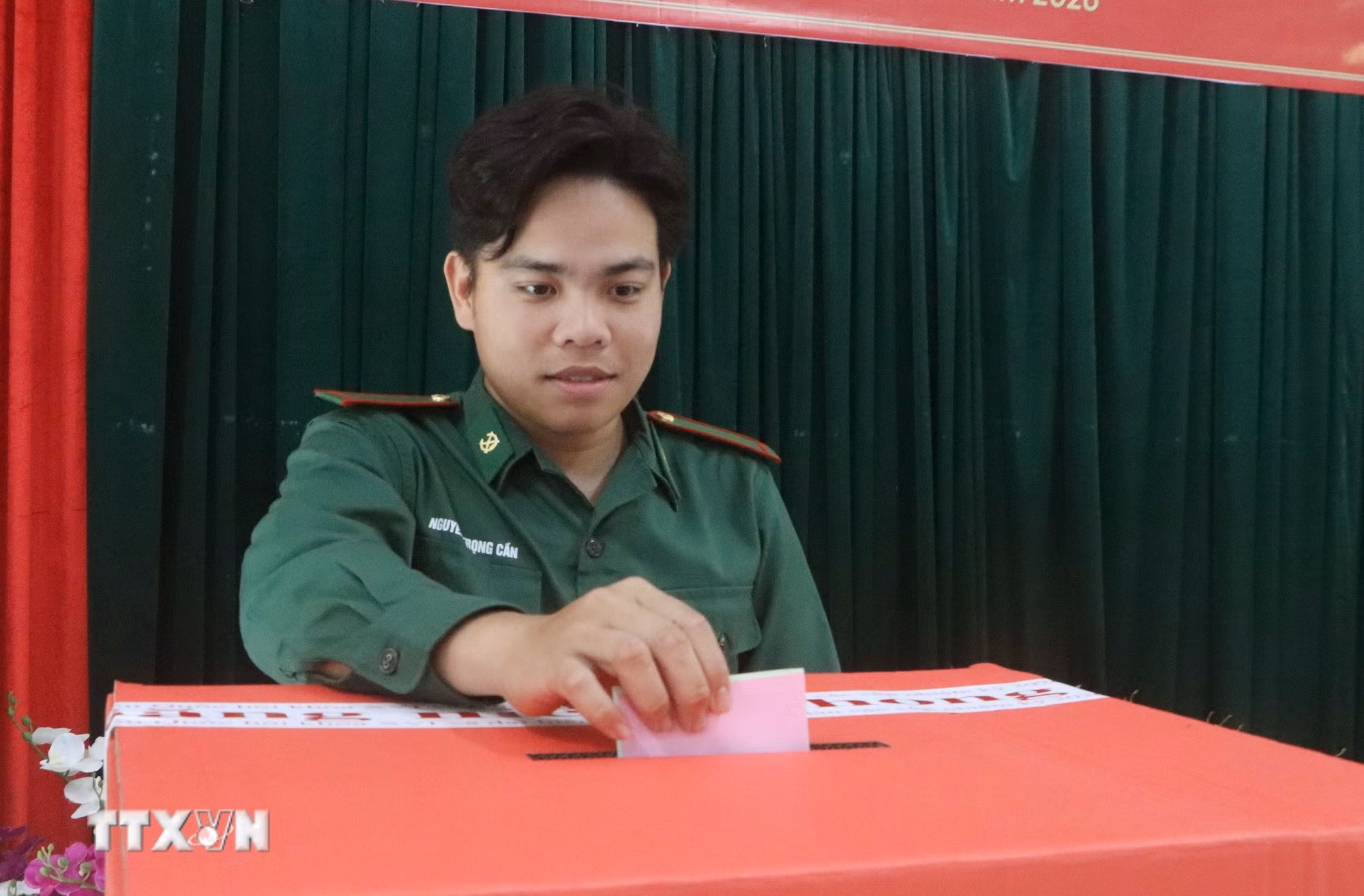 ttxvn-1303-bau-cu-hon-khoai.jpg