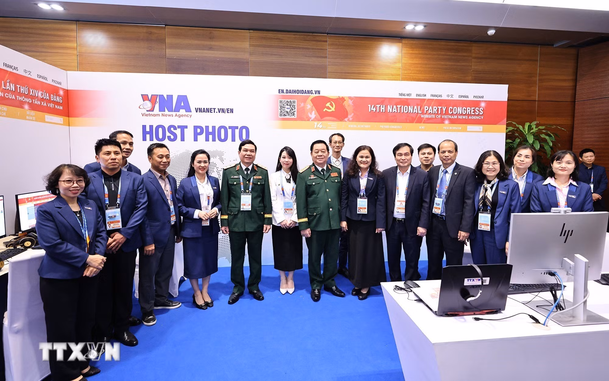 ttxvn-2001-dai-tuong-nguyen-trong-nghia-tham-khu-tac-nghiep-5.jpg