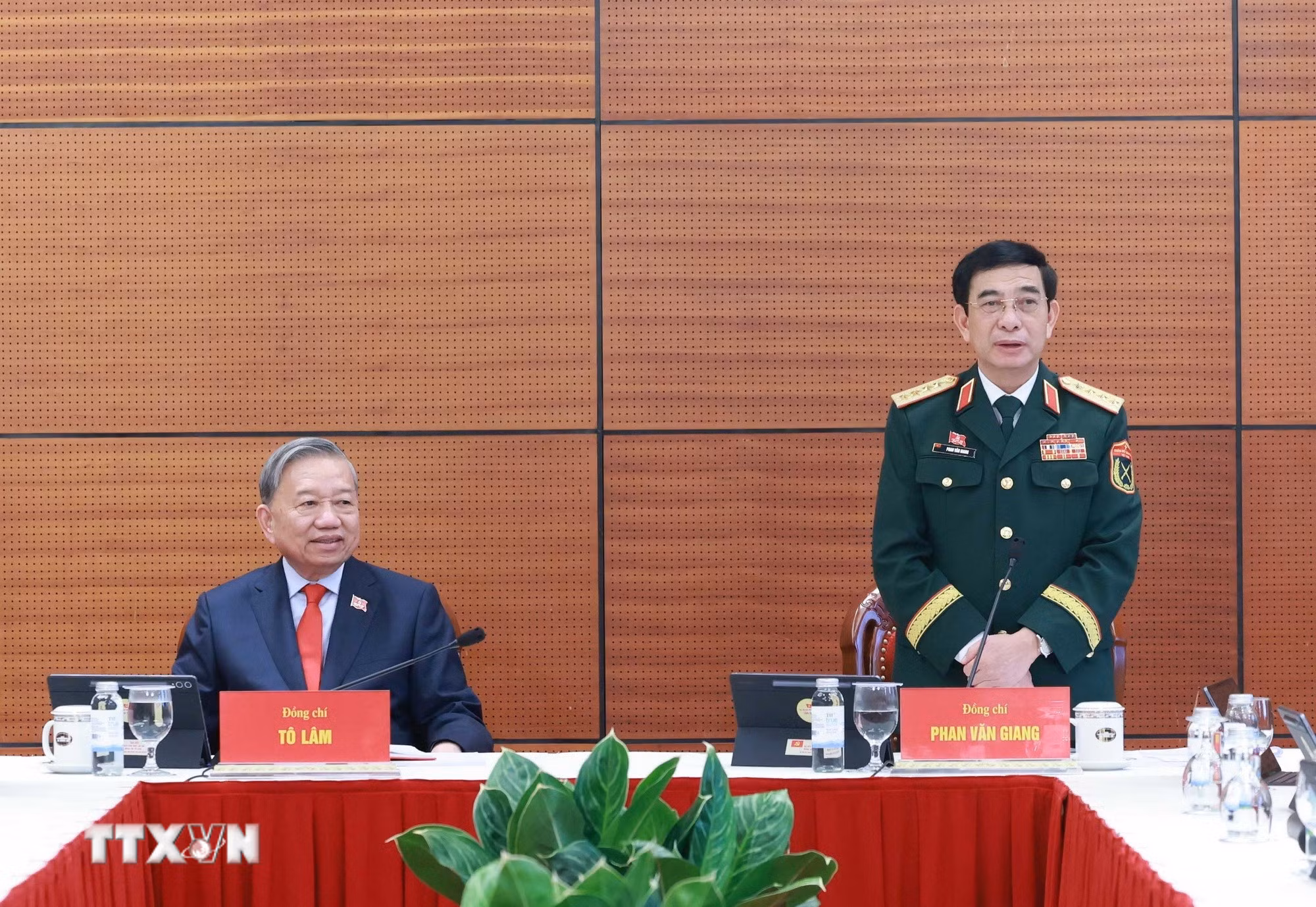 ttxvn-2001-dai-hoi-dang-dai-bieu-lam-viec-tai-doan-11.jpg