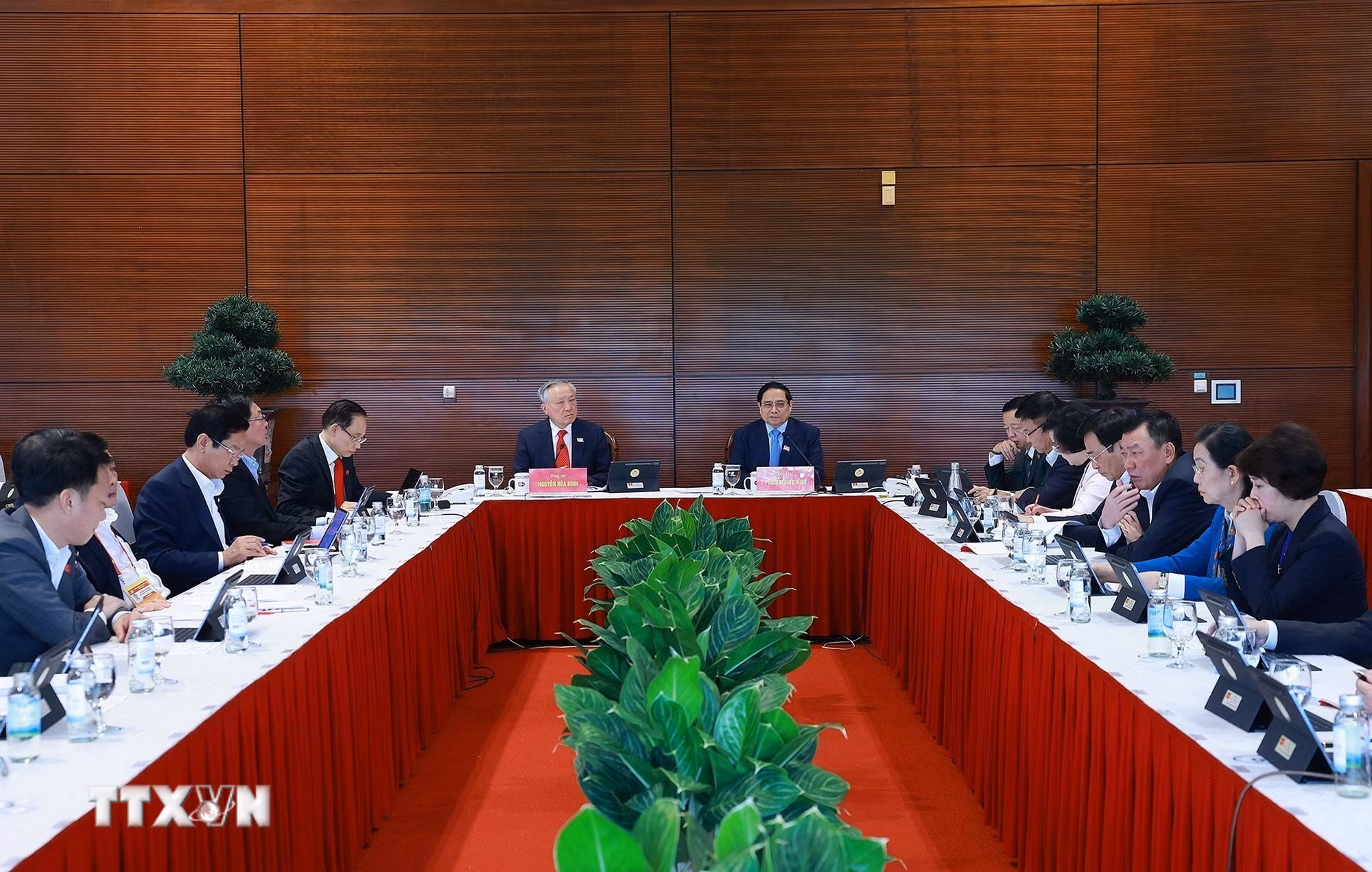 ttxvn-2001-dai-hoi-dang-dai-bieu-lam-viec-tai-doan-2.jpg