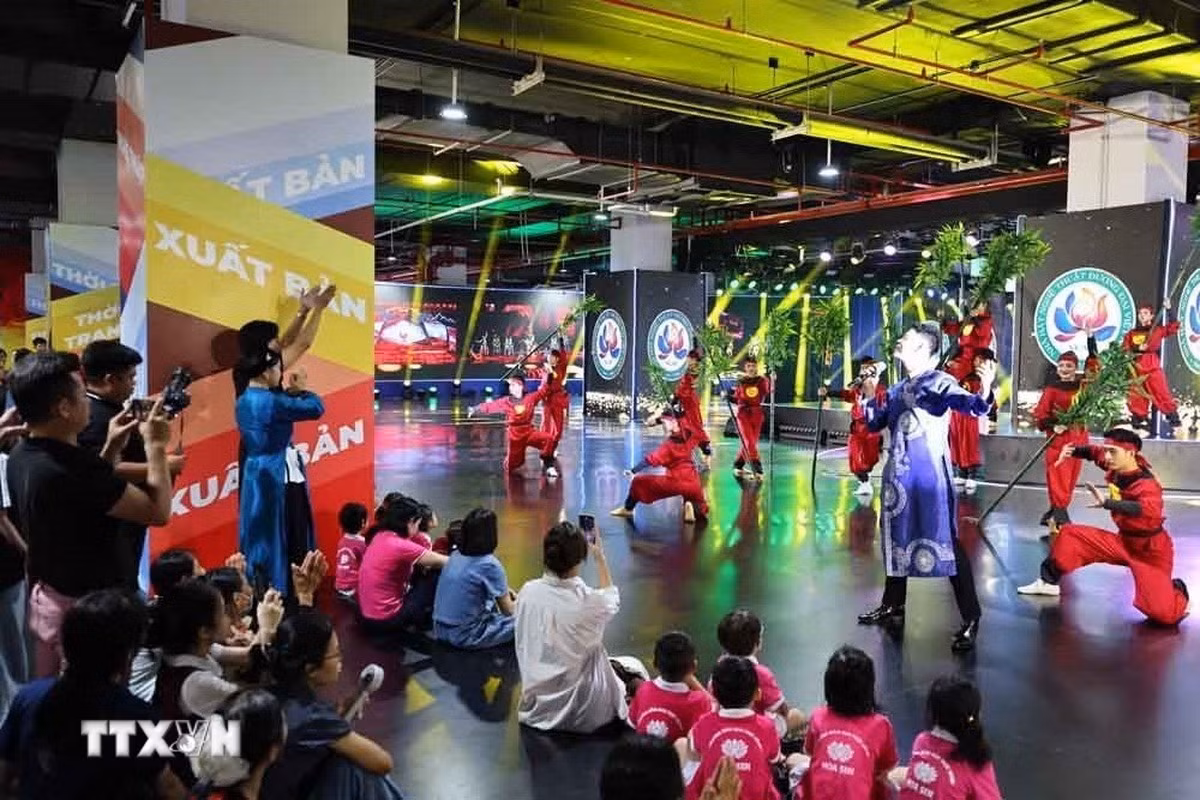 ttxvn-1009-nguoi-dan-trien-lam-hanh-trinh-doc-lap-4.jpg