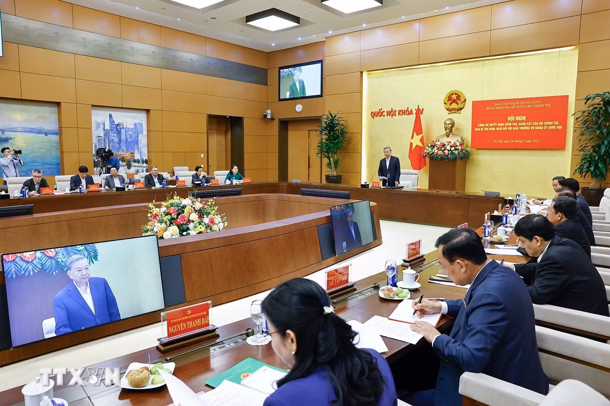 ttxvn-0603-tong-bi-thu-kiem-tra-giam-sat-uy-ban-thuong-vu-dang-uy-quoc-hoi-6.jpg