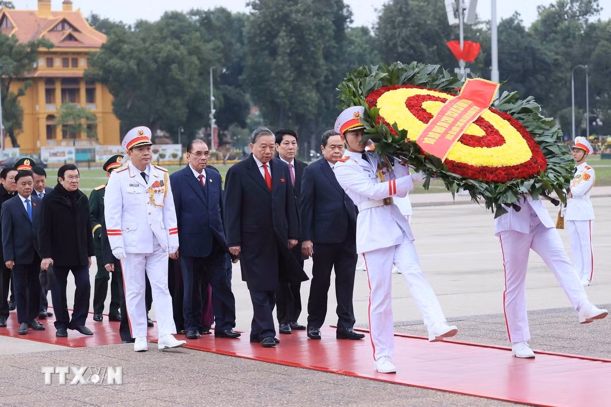 ttxvn-0601-ky-niem-80-nam-tong-tuyen-cu-dau-tien-12.jpg
