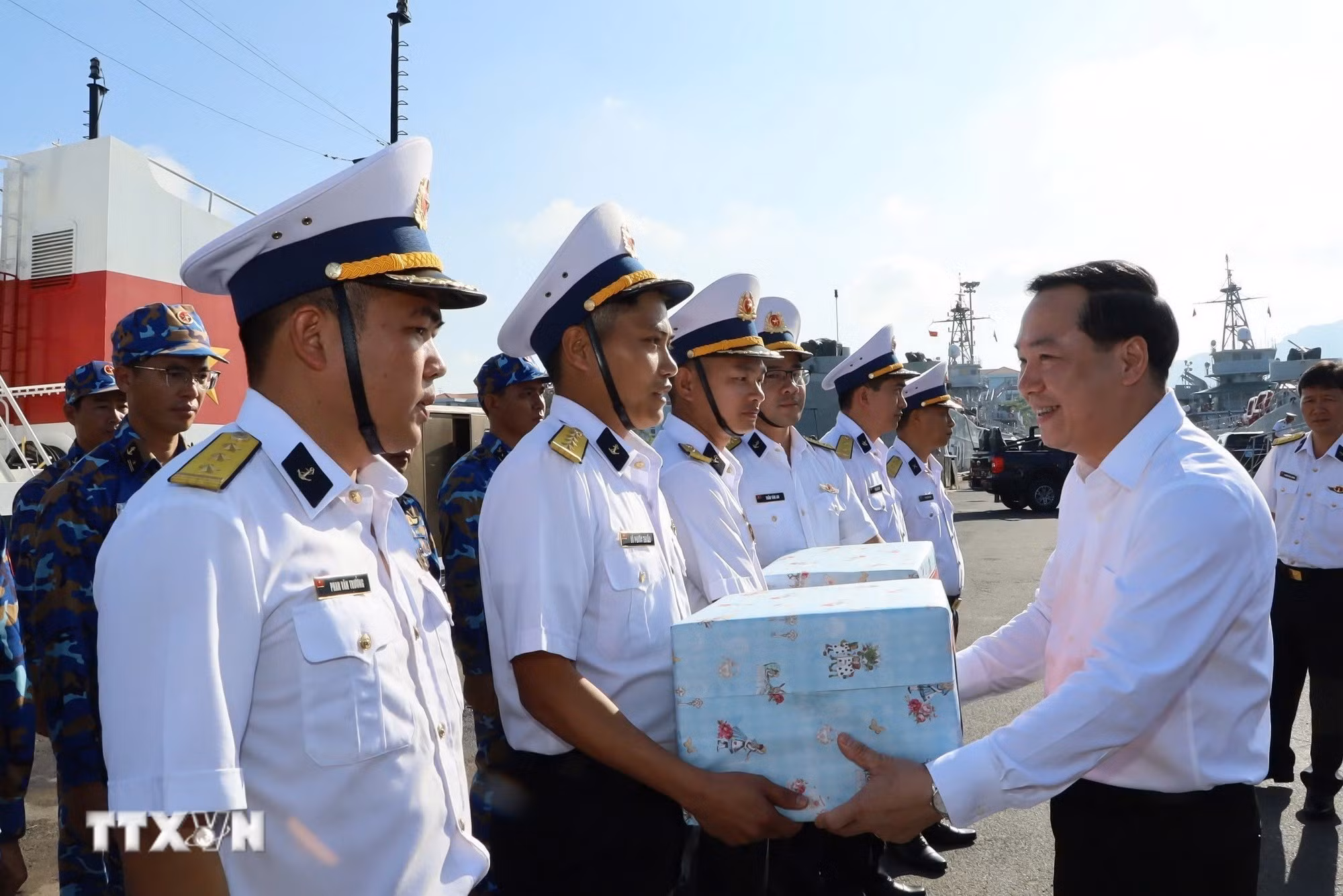 ttxvn-2402-dac-khu-truong-sa-2.jpg