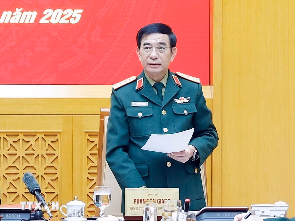 ttxvn-0412-dai-tuong-phan-van-giang-quan-uy-trung-uong.jpg