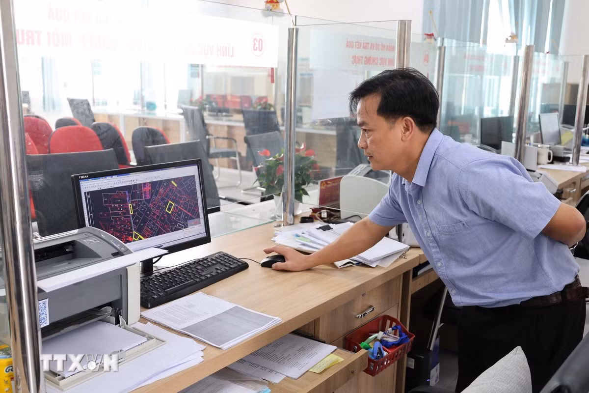 ttxvn-3010-hanh-chinh-cong-lam-dong-2.jpg