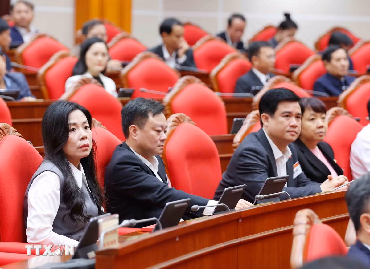 ttxvn-0812-thuong-truc-ban-bi-thu-hoi-nghi-xay-dung-dang-7.jpg