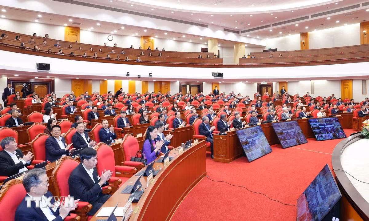 ttxvn-0812-thuong-truc-ban-bi-thu-hoi-nghi-xay-dung-dang-1.jpg