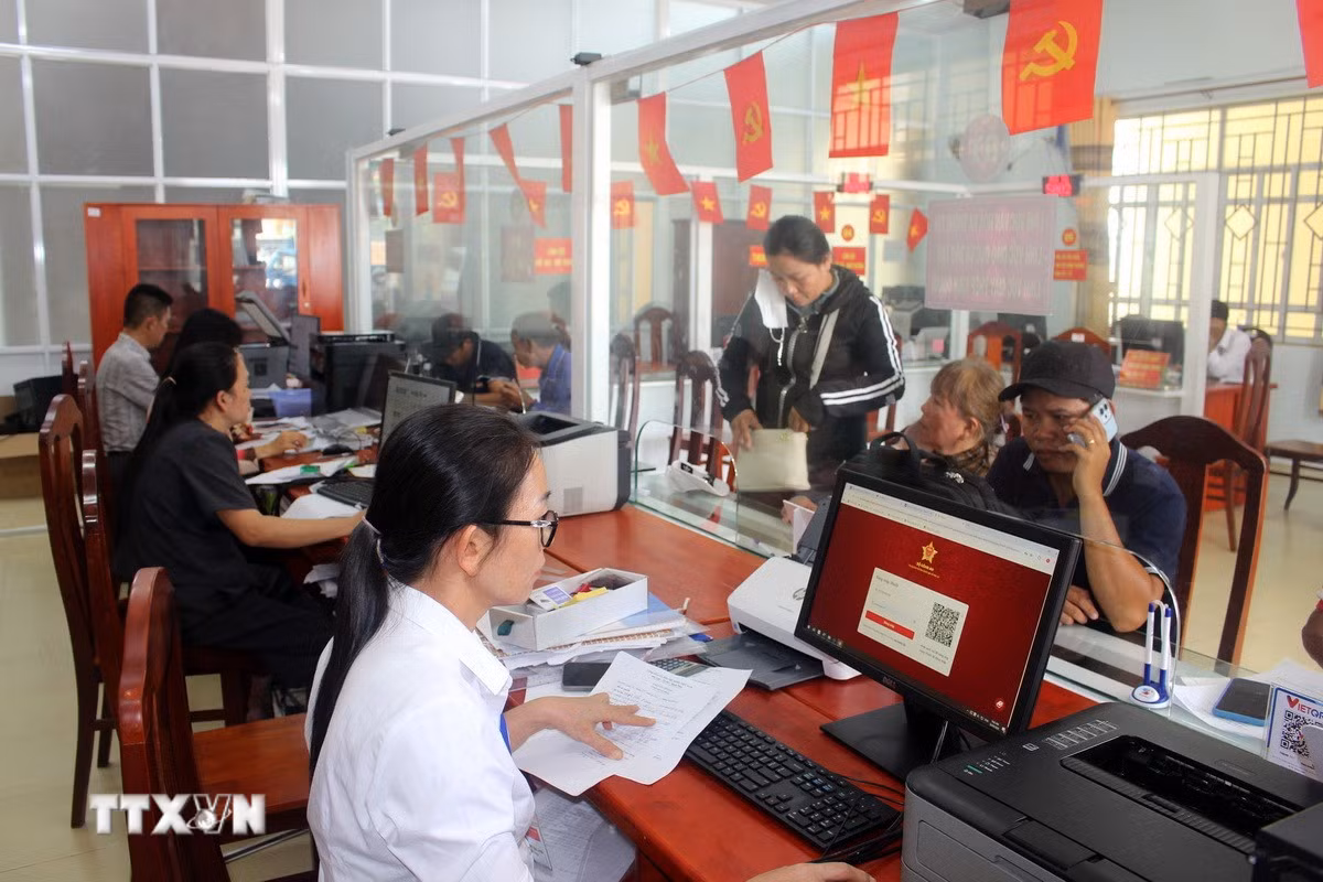 ttxvn-lam-dong-chinh-quyen-2-cap-3.jpg