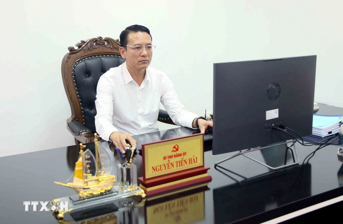 Bí thư Đảng ủy xã Sông Mã (Sơn La) Nguyễn Tiến Hải đóng góp ý kiến vào các dự thảo văn kiện trình Đại hội XIV của Đảng. (Ảnh: Quang Quyết/TTXVN)