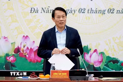 Đại tướng Lương Tam Quang, Ủy viên Bộ Chính trị, Bộ trưởng Bộ Công an, Trưởng Đoàn giám sát, kiểm tra của Ủy ban Thường vụ Quốc hội và Hội đồng Bầu cử Quốc gia phát biểu tại buổi làm việc với Ủy ban Bầu cử thành phố Đà Nẵng. (Ảnh: Quốc Dũng/TTXVN)