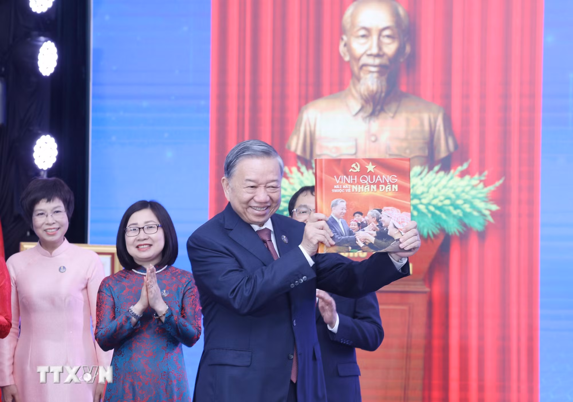 ttxvn-tong-bi-thu-to-lam-du-le-ky-niem-80-nam-ngay-truyen-thong-thong-tan-xa-viet-nam-8274114-2.jpg