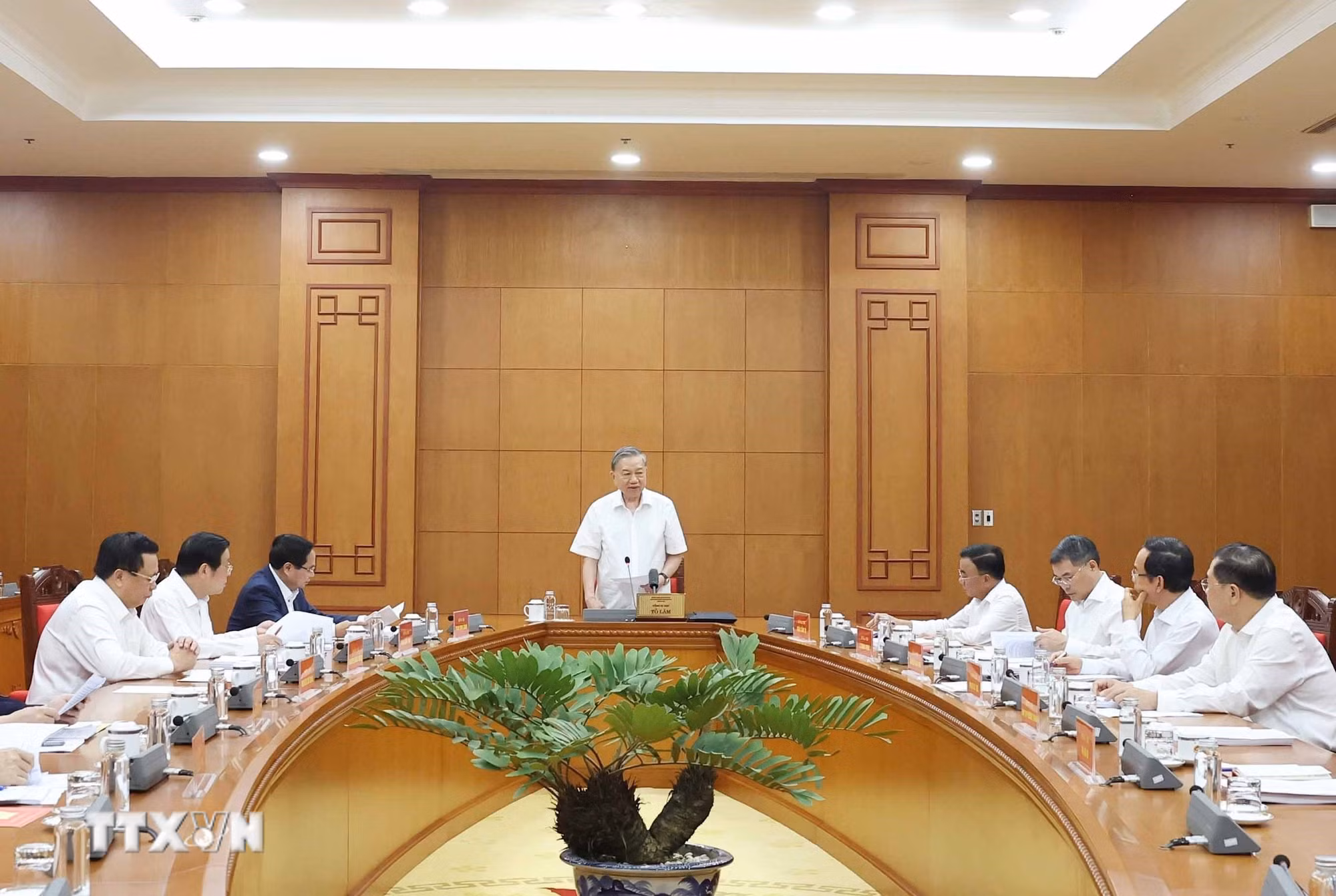 ttxvn-tong-bi-thu-to-lam-lam-viec-voi-thuong-truc-cac-tieu-ban-dai-hoi-xiv-cua-dang-8296882-1.jpg