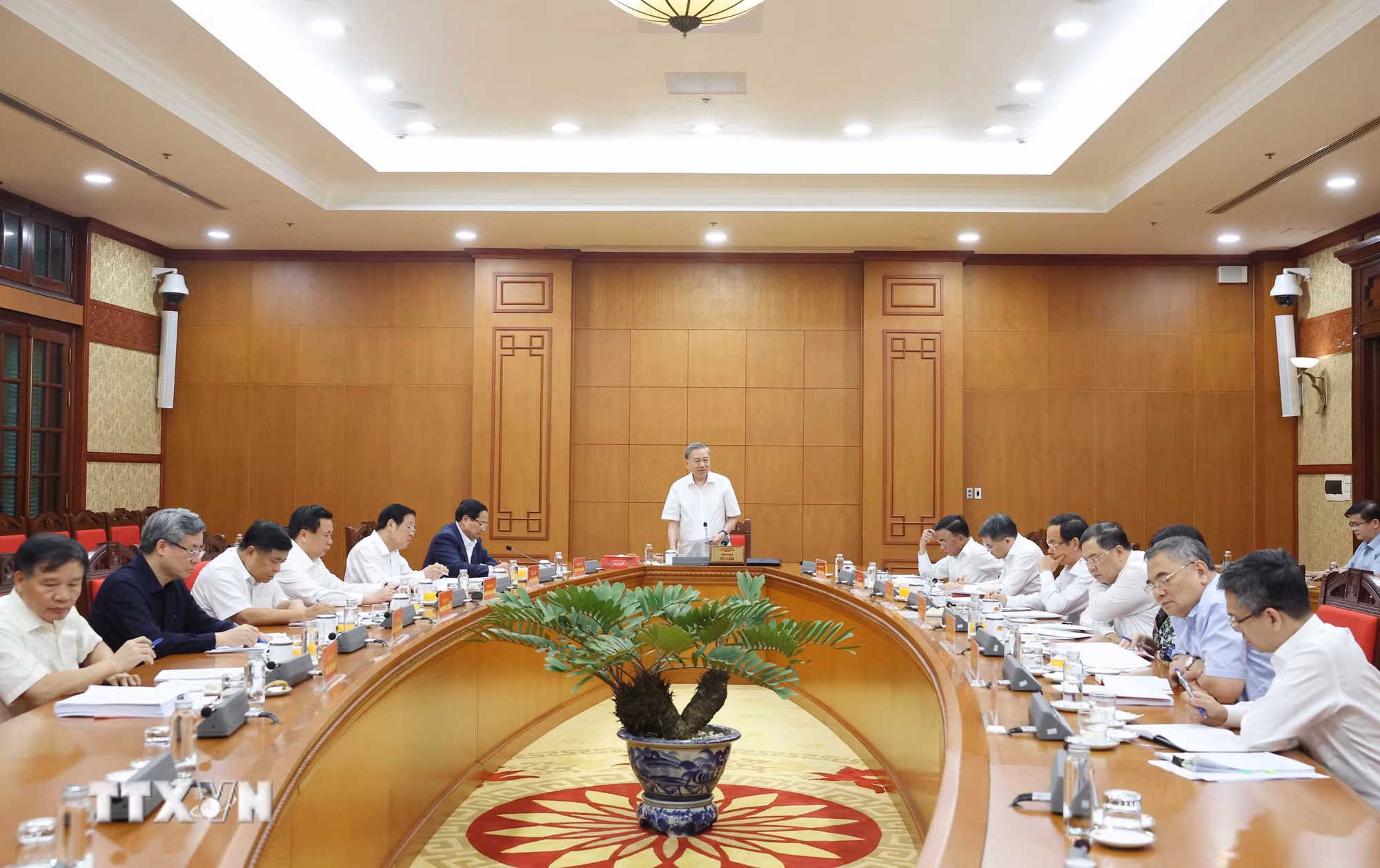 ttxvn-tong-bi-thu-to-lam-lam-viec-voi-thuong-truc-cac-tieu-ban-dai-hoi-xiv-cua-dang-8296882-3.jpg