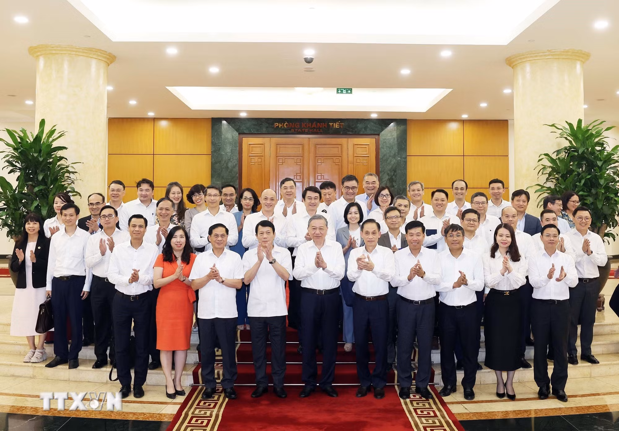 ttxvn-tong-bi-thu-to-lam-chu-tri-lam-viec-voi-ban-thuong-vu-dang-uy-bo-ngoai-giao-8276556-2.jpg