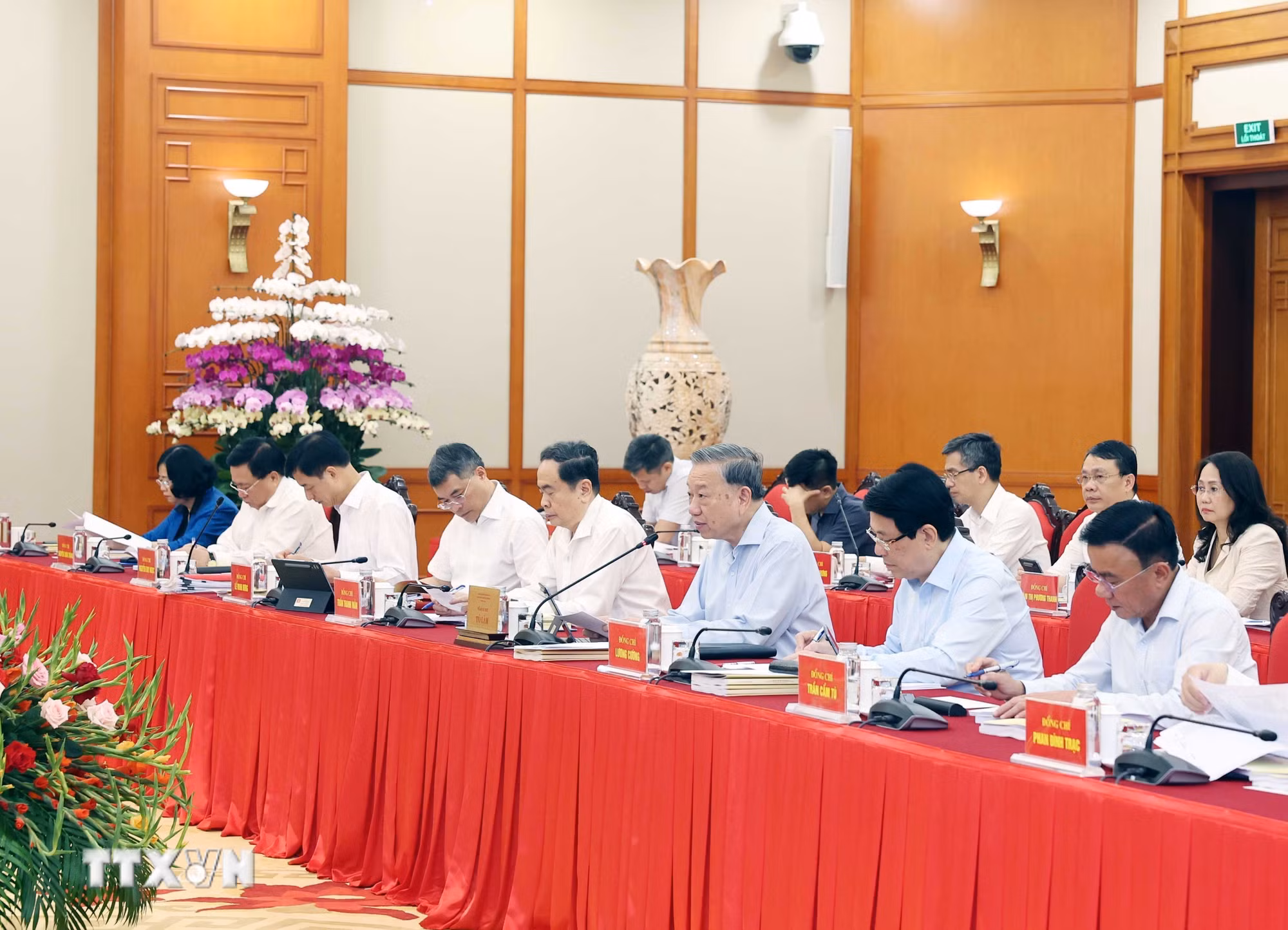 ttxvn-tong-bi-thu-to-lam-chu-tri-buoi-lam-viec-voi-ban-thuong-vu-dang-uy-chinh-phu-8266959-3.jpg