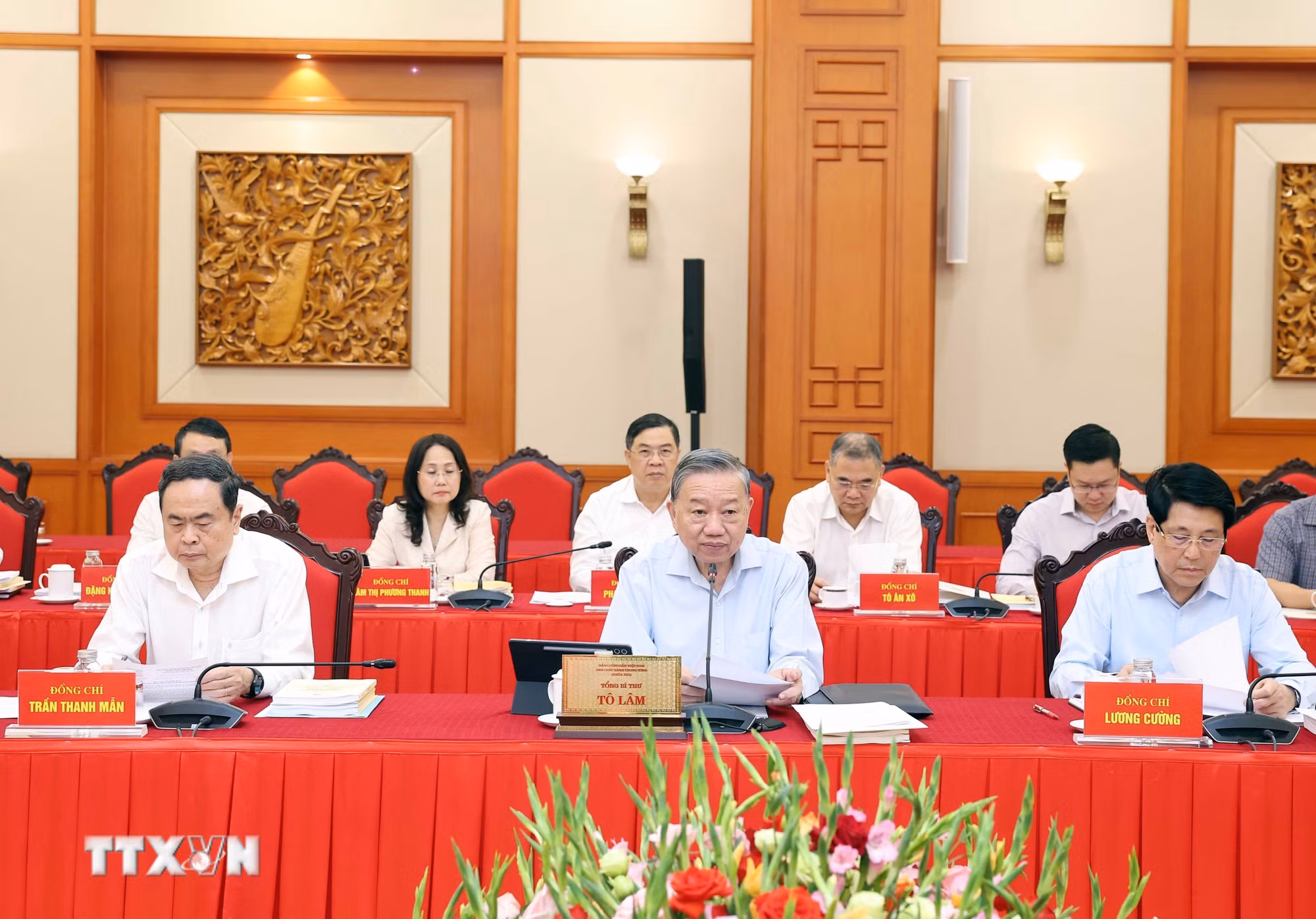 ttxvn-tong-bi-thu-to-lam-chu-tri-buoi-lam-viec-voi-ban-thuong-vu-dang-uy-chinh-phu-8266959-2.jpg