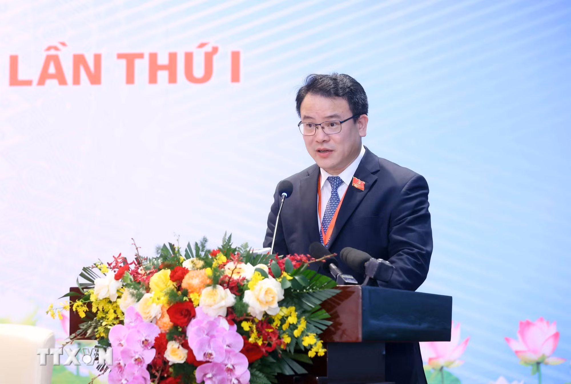 ttxvn-hop-bao-dai-hoi-dai-bieu-dang-bo-chinh-phu-lan-thu-nhat-8336466-5.jpg