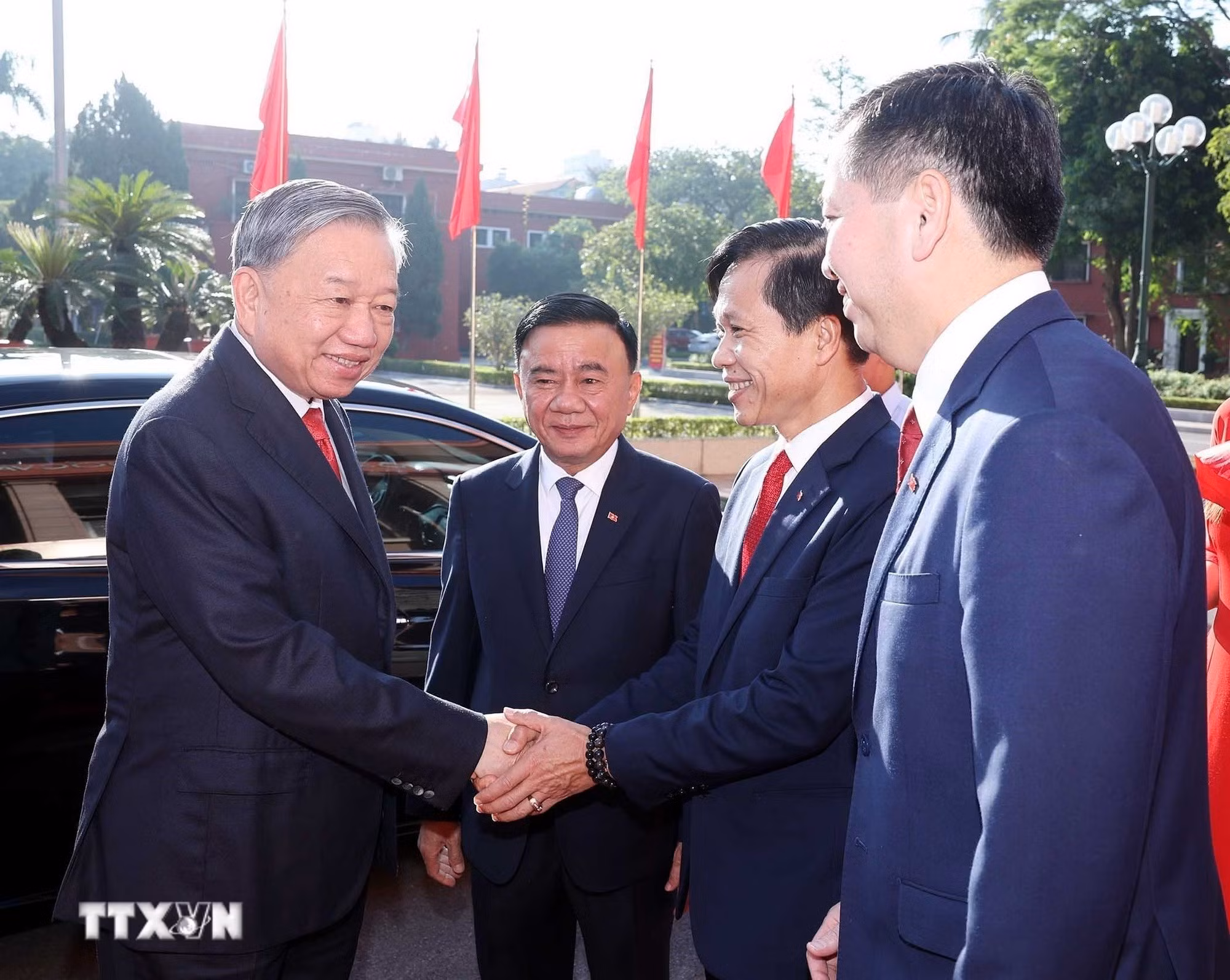 ttxvn-tong-bi-thu-du-dai-hoi-dai-bieu-dang-bo-cac-co-quan-dang-trung-uong-lan-thu-nhat-8292880-3.jpg