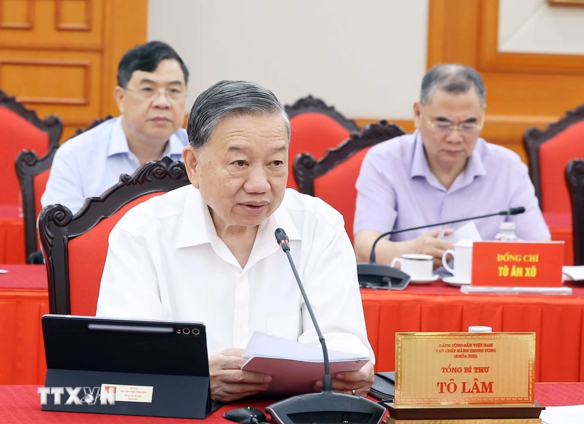 ttxvn-tong-bi-thu-to-lam-chu-tri-buoi-lam-viec-cua-bo-chinh-tri-voi-ban-thuong-vu-dang-uy-quoc-hoi-8269118-5.jpg