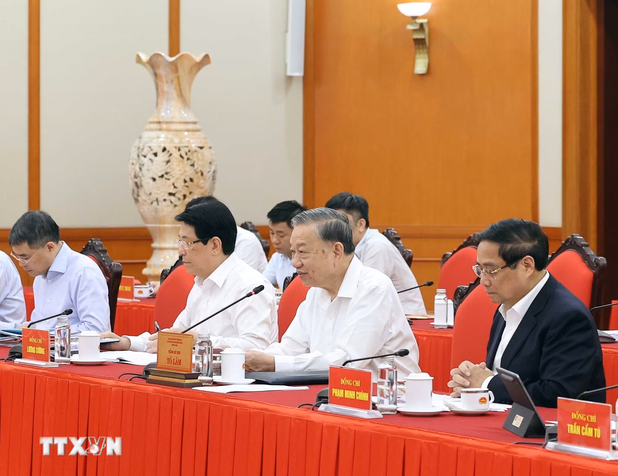 ttxvn-tong-bi-thu-to-lam-chu-tri-buoi-lam-viec-cua-bo-chinh-tri-voi-ban-thuong-vu-dang-uy-quoc-hoi-8269118-6.jpg