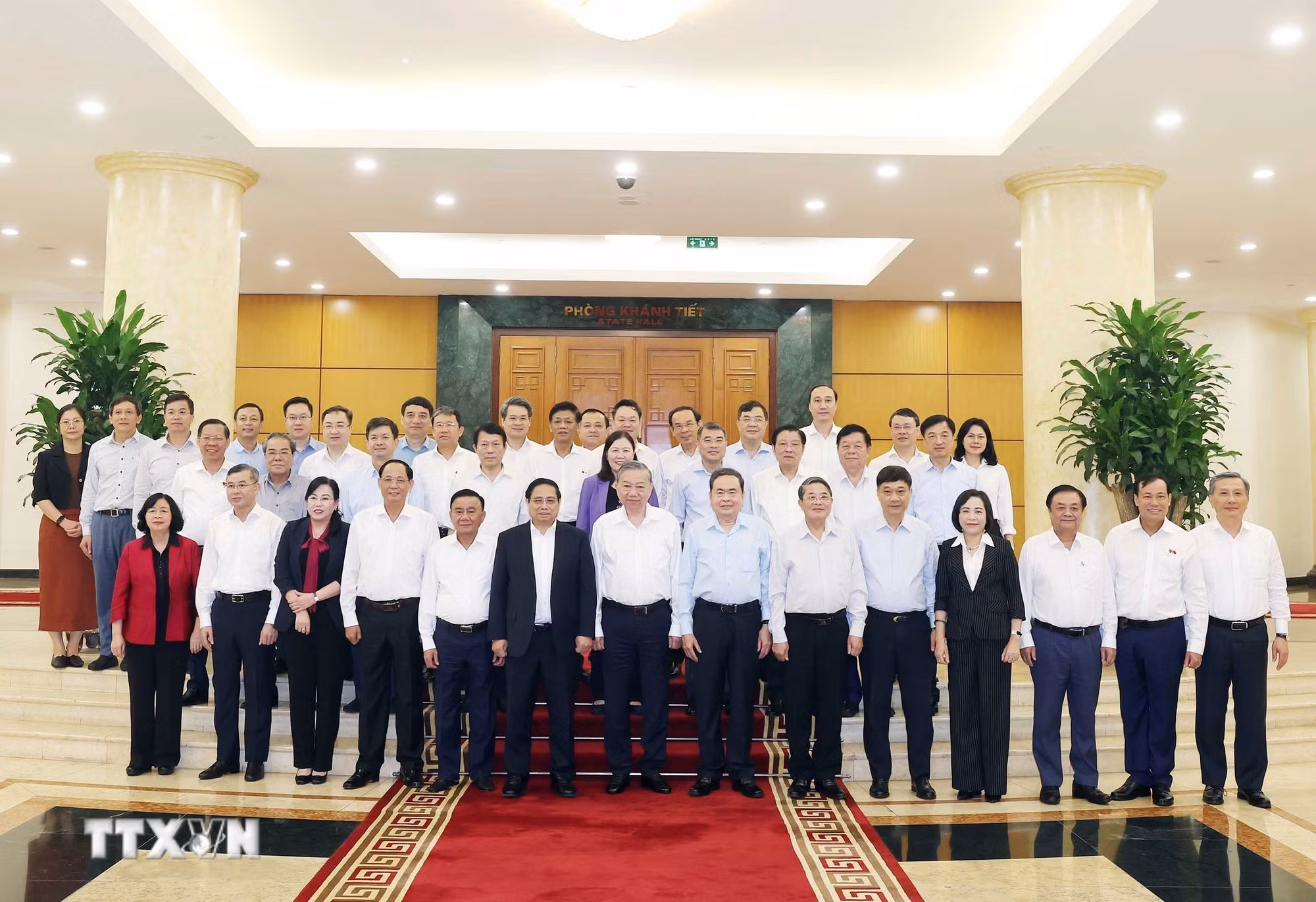 ttxvn-tong-bi-thu-to-lam-chu-tri-buoi-lam-viec-cua-bo-chinh-tri-voi-ban-thuong-vu-dang-uy-quoc-hoi-8269118-4.jpg