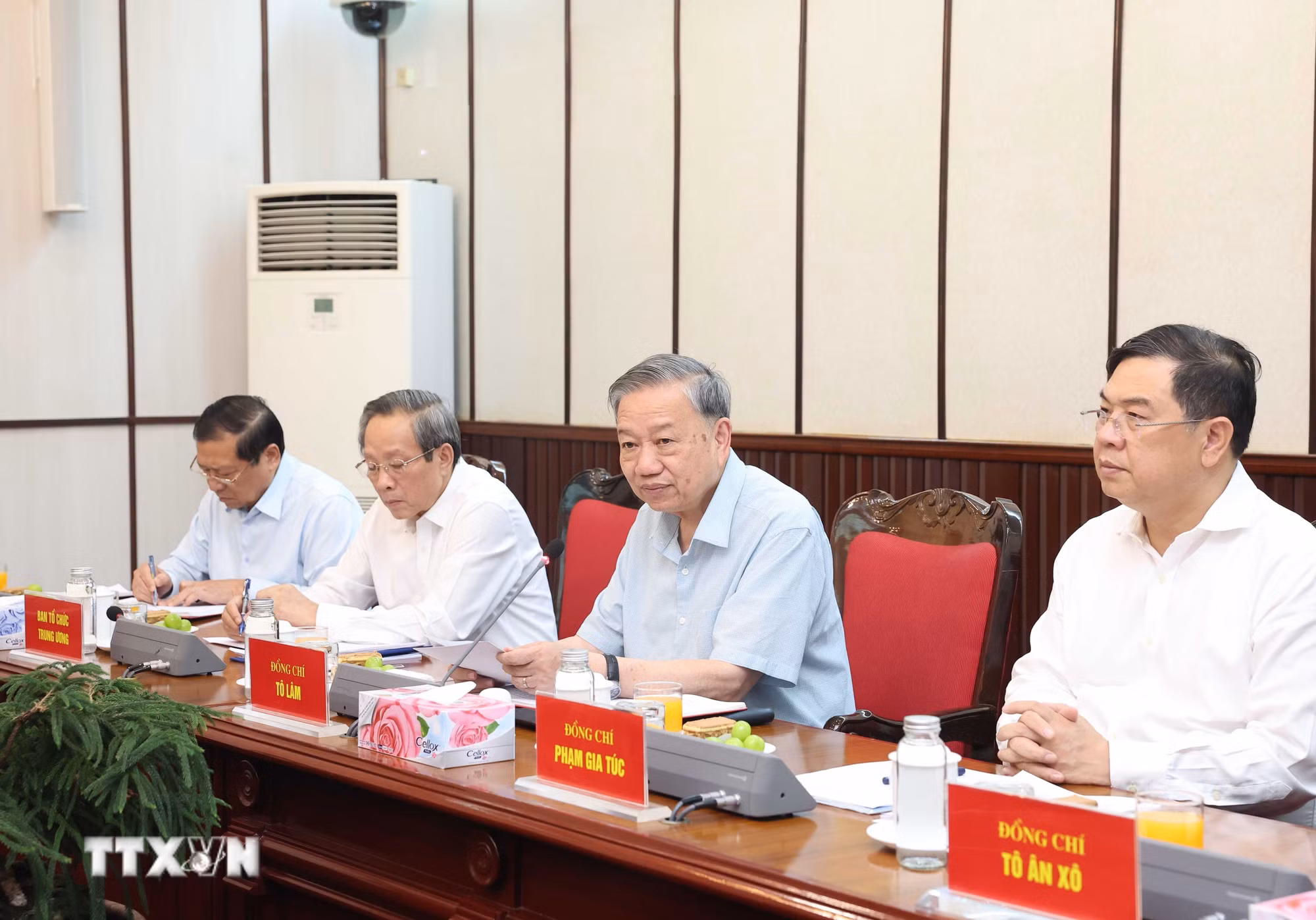 ttxvn-tong-bi-thu-to-lam-chu-tri-cuoc-hop-ve-tinh-hinh-trien-khai-thuc-hien-nghi-quyet-cua-bo-chinh-tri-ve-dot-pha-phat-trien-giao-duc-va-dao-tao-8265361-3.jpg