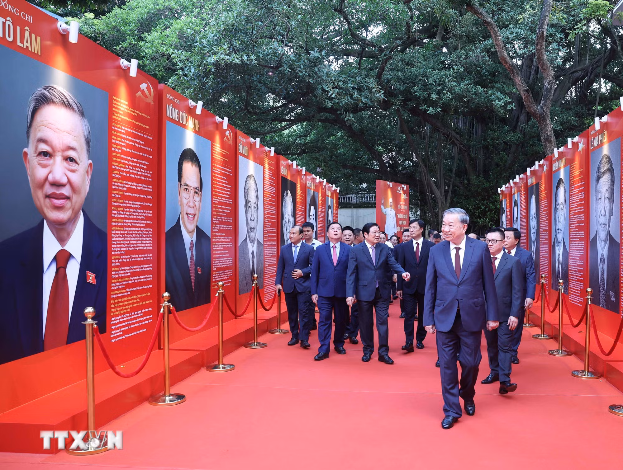 ttxvn-tong-bi-thu-to-lam-du-le-ra-mat-trang-thong-tin-dien-tu-dang-cong-san-viet-nam-dai-hoi-xiv-8272164-4.jpg