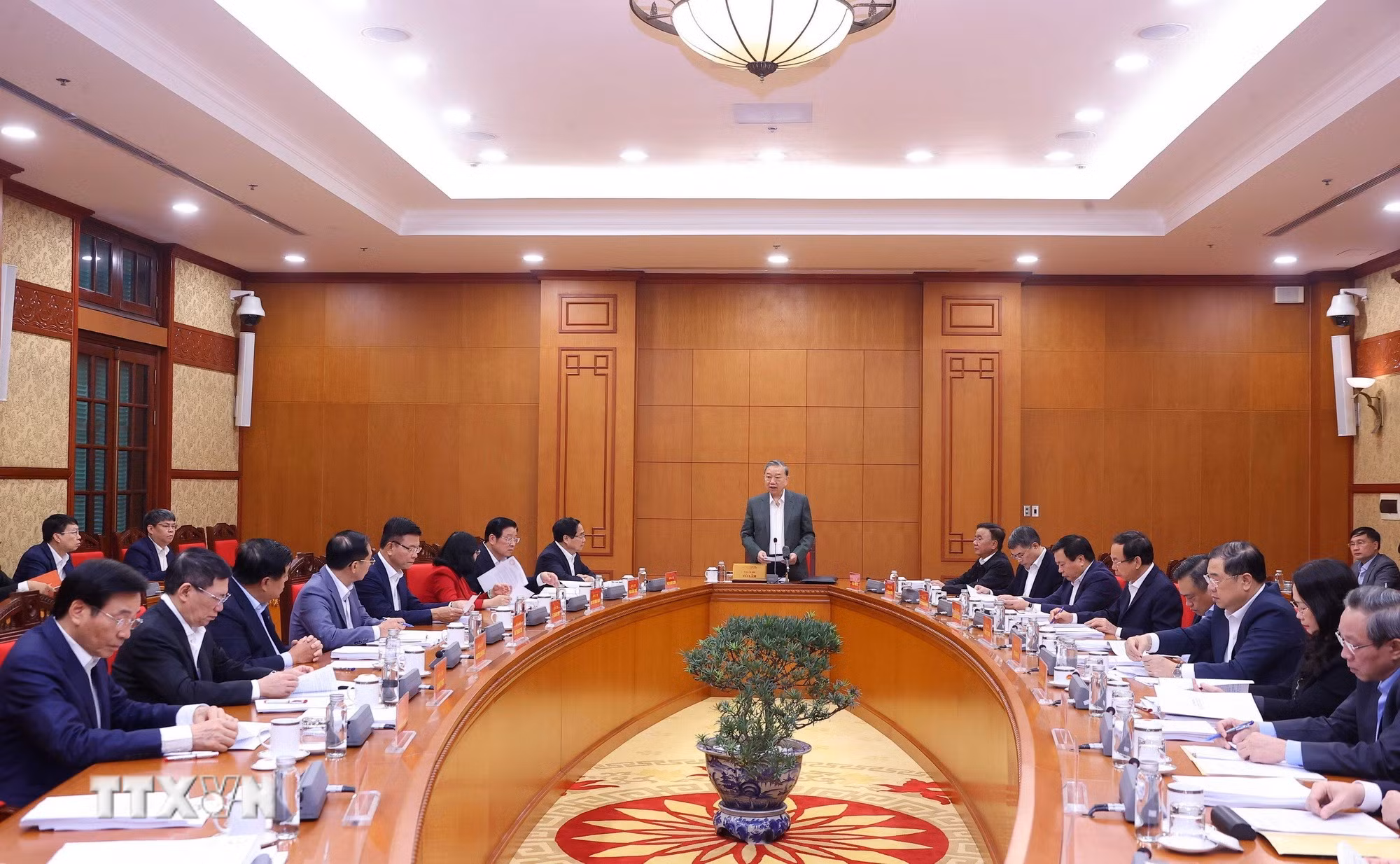 ttxvn-tong-bi-thu-to-lam-chu-tri-buoi-lam-viec-voi-thuong-truc-cac-tieu-ban-dai-hoi-xiv-cua-dang-8459165-1.jpg