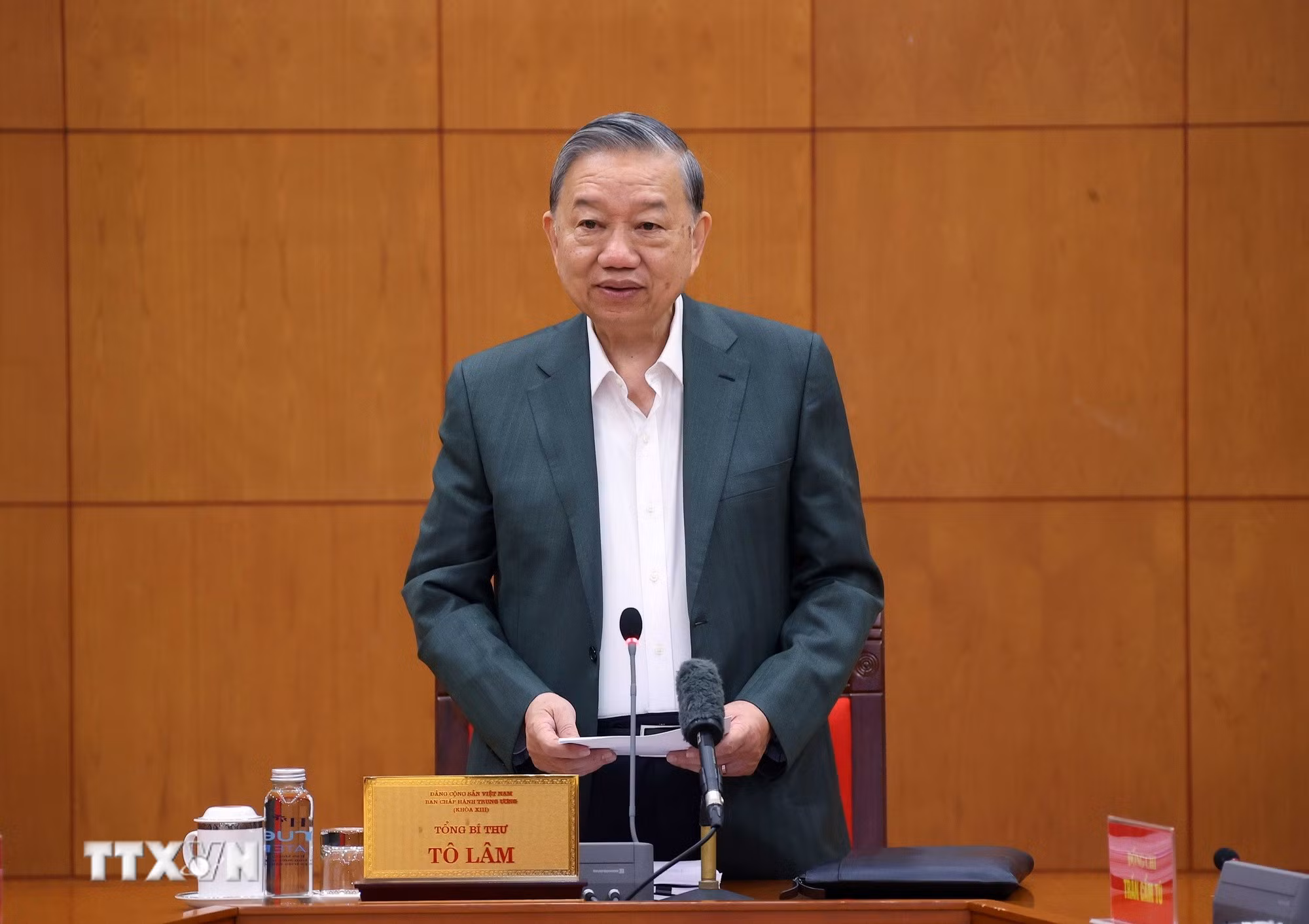 ttxvn-tong-bi-thu-to-lam-chu-tri-buoi-lam-viec-voi-thuong-truc-cac-tieu-ban-dai-hoi-xiv-cua-dang-8459165-3.jpg