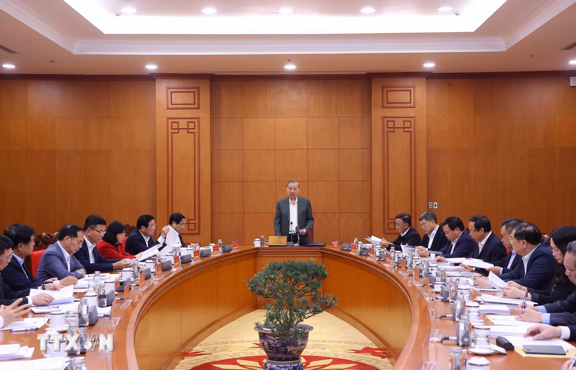 ttxvn-tong-bi-thu-to-lam-chu-tri-buoi-lam-viec-voi-thuong-truc-cac-tieu-ban-dai-hoi-xiv-cua-dang-8459165-2.jpg