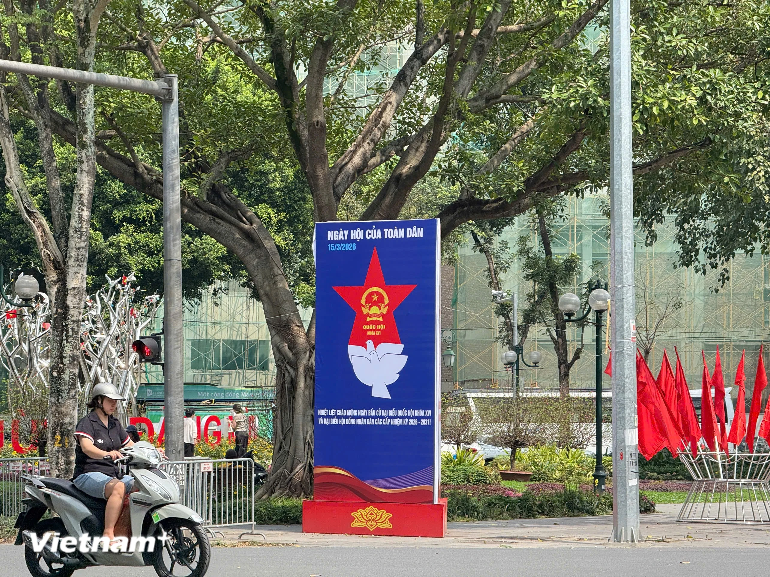 Pano tuyên truyền về bầu cử Quốc hội khóa XVI và Hội đồng Nhân dân các cấp nhiệm kỳ 2026-2031. (Ảnh: Huy Khánh/Vietnam+)
