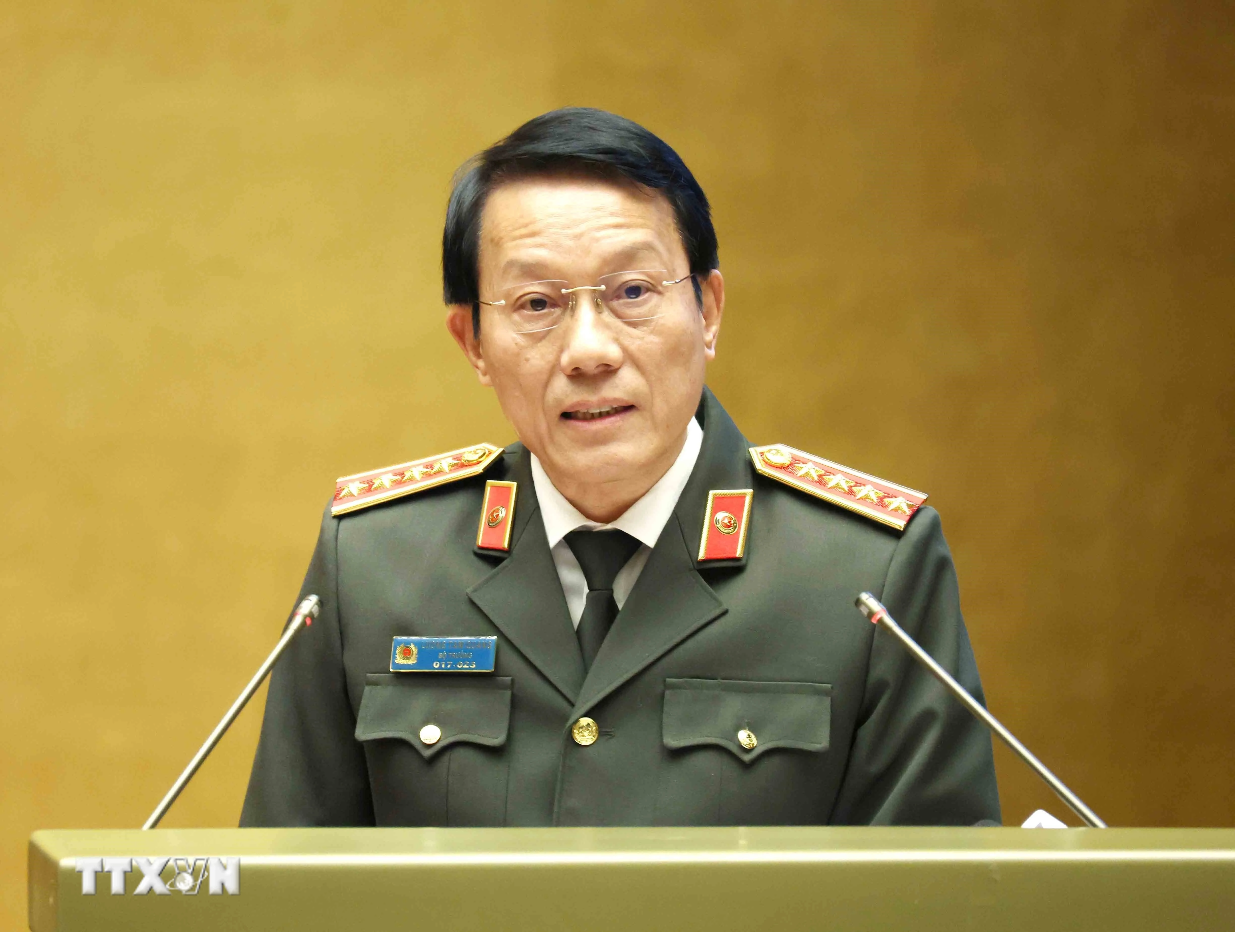 Đại tướng Lương Tam Quang, Ủy viên Bộ Chính trị, Bộ trưởng Bộ Công an giới thiệu Chuyên đề: "Tư duy, nhận thức mới về An ninh trong Nghị quyết Đại hội XIV của Đảng". (Ảnh: Phương Hoa/TTXVN)