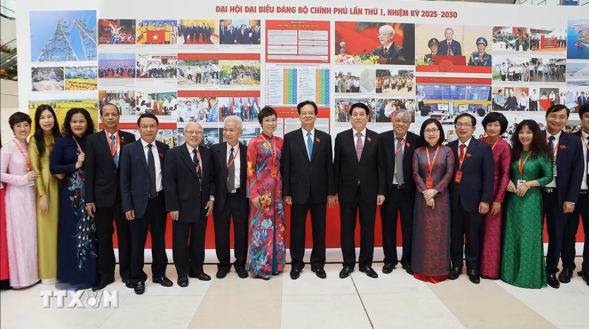 ttxvn-chu-tich-nuoc-tham-quan-trung-bay-anh-cua-1.jpg