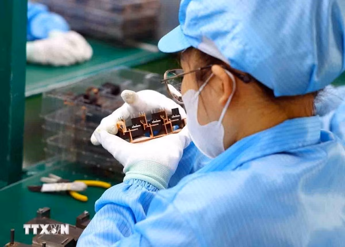 ttxvn-thiet-bi-dien-tu3.jpg